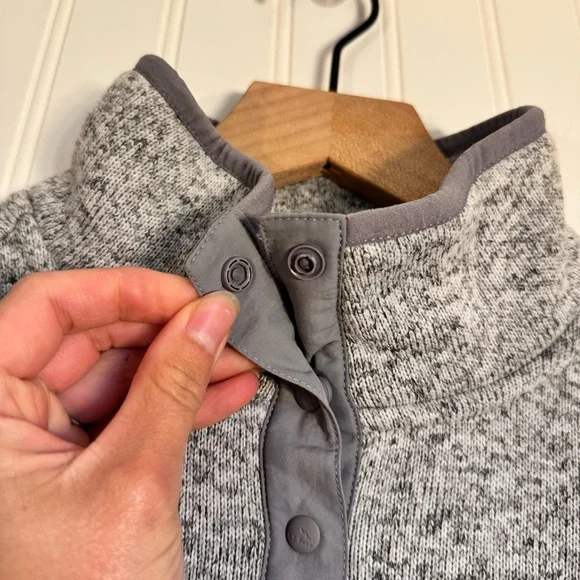 L.L.Bean Women’s Heathered Gray 1/4 Snap Pullover Size Medium - Picture 3 of 11